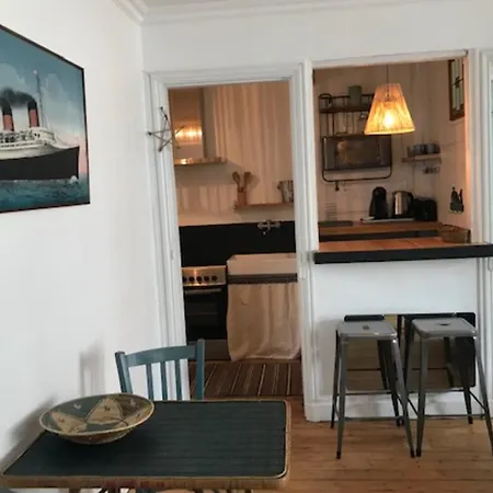 Apartman Quiet Love Nest In Downtown Honfleur